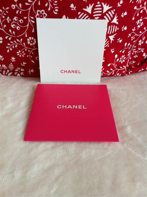 carte cadeau chanel|Chanel vous laisse les cartes en main .